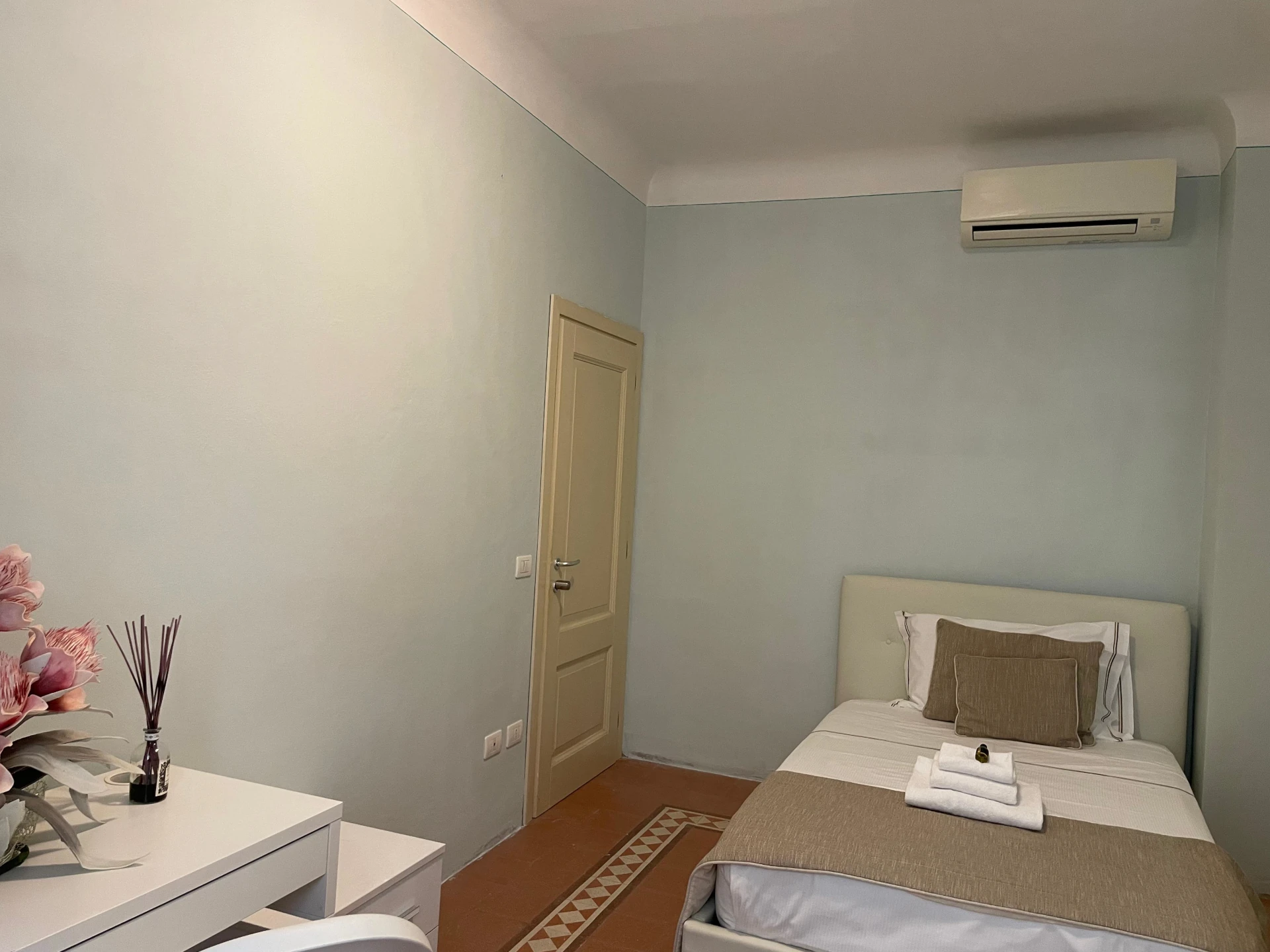 Camera Singola  ·  Homelink De' Medici, Oltrarno  ·  San Frediano / Santo Spirito