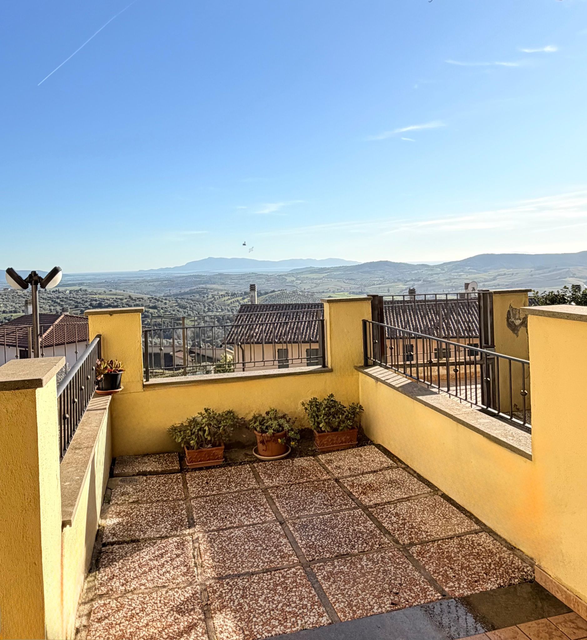 Porticato panoramico con vista su Orbetello e Monte Argentario, Montiano