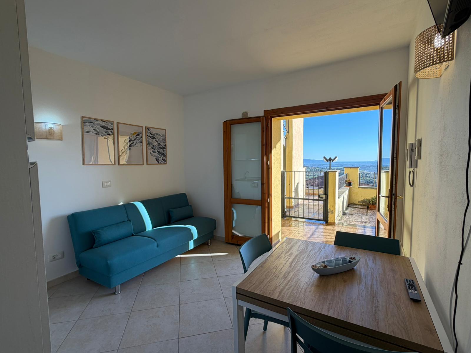 Soggiorno con angolo cottura dell'appartamento Tramonto Dorato a Montiano, Maremma